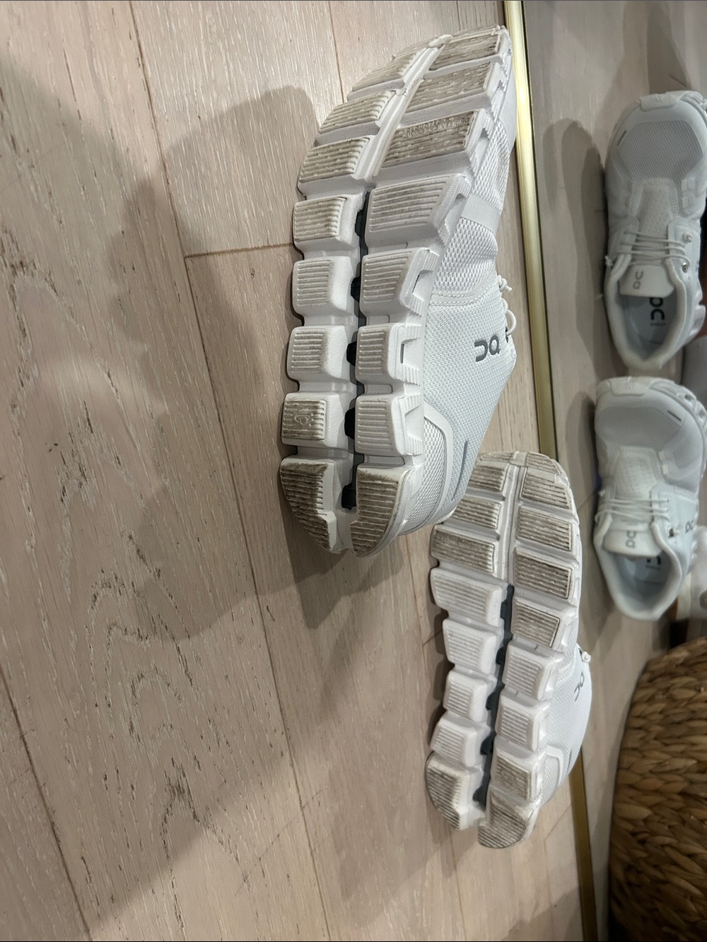On Cloud 5 All White Women’s Size 8 Running Sneakers - Picture 4 of 4